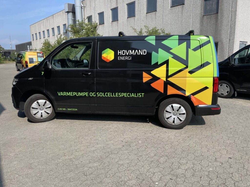 varevogn med bil reklame